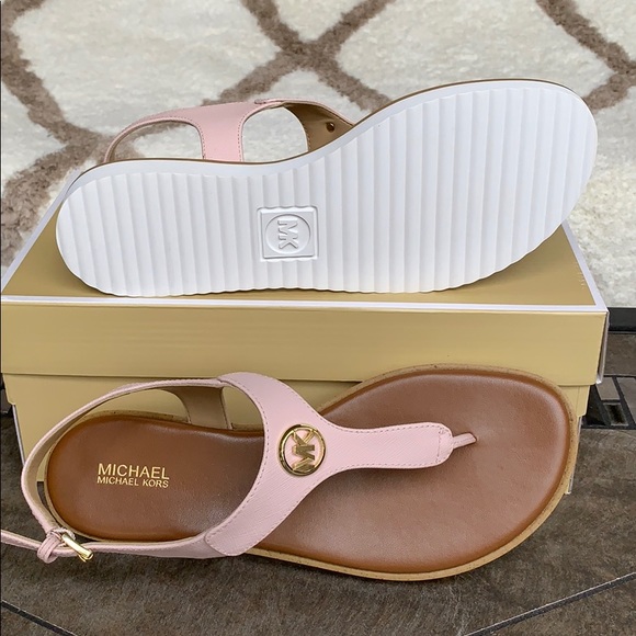 MICHAEL KORS JUDY THONG SAFFIANO POWDER BLUSH - Picture 4 of 16